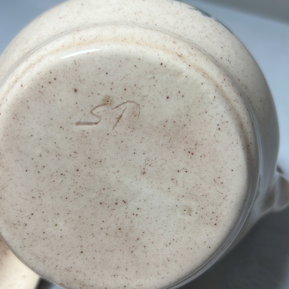 Vintage Ceramic Pitcher and Bowl Set with Daisy Floral Design on Front - Picture 10 of 10